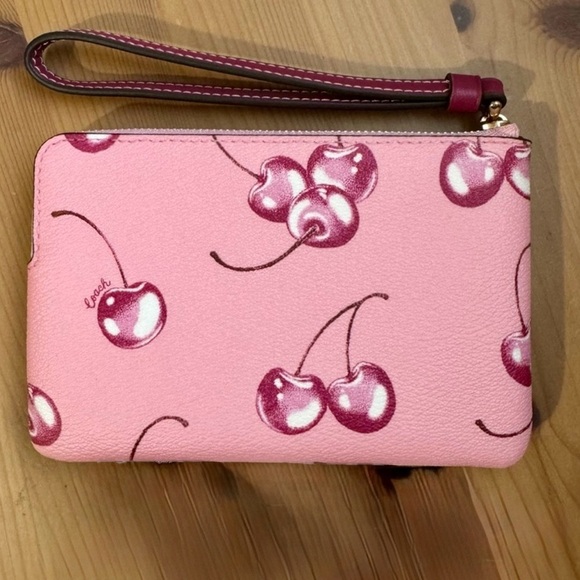 NEW! Coach Corner Zip Wristlet With Cherry Print Wristlet Clutch Wallet 🍒 - Picture 7 of 17
